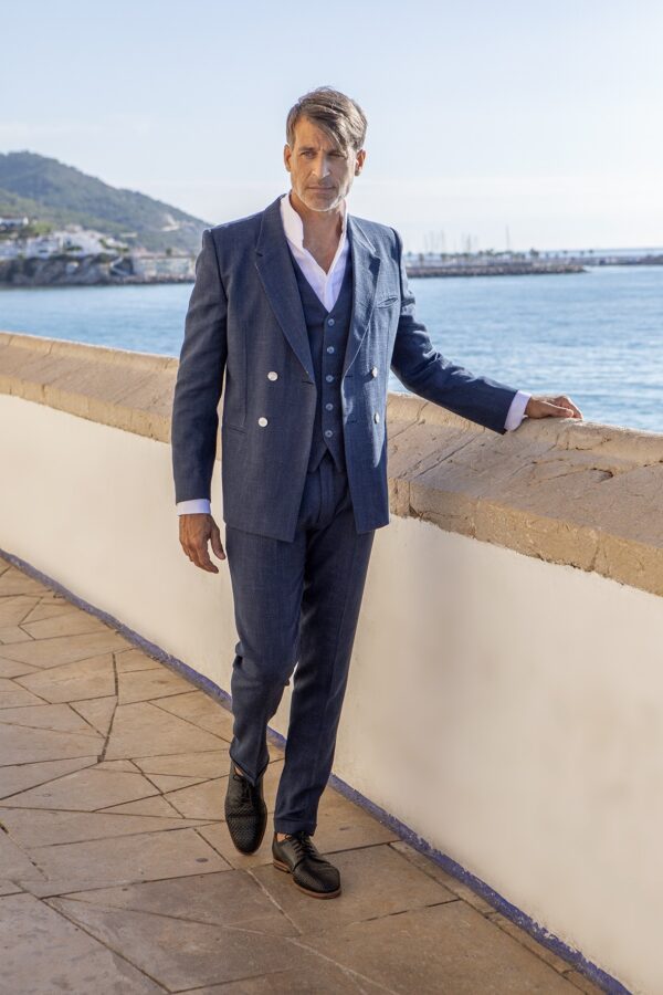 costume-tailleur-marié-veste-double-boutonnage-bleu-marine-4